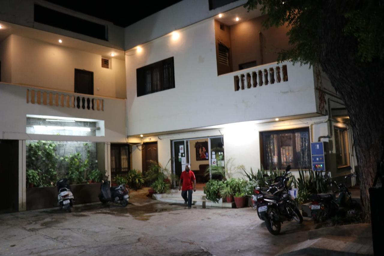 Hotel Pearls Salem Bagian luar foto