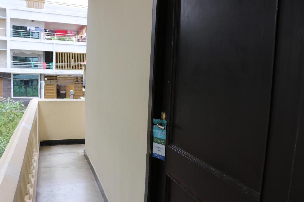 Hotel Pearls Salem Bagian luar foto