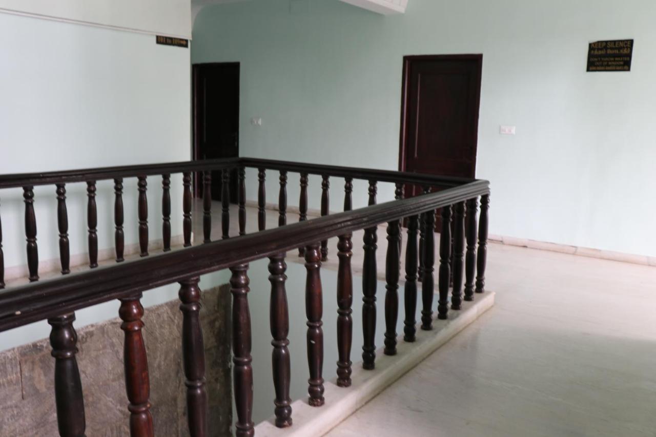 Hotel Pearls Salem Bagian luar foto